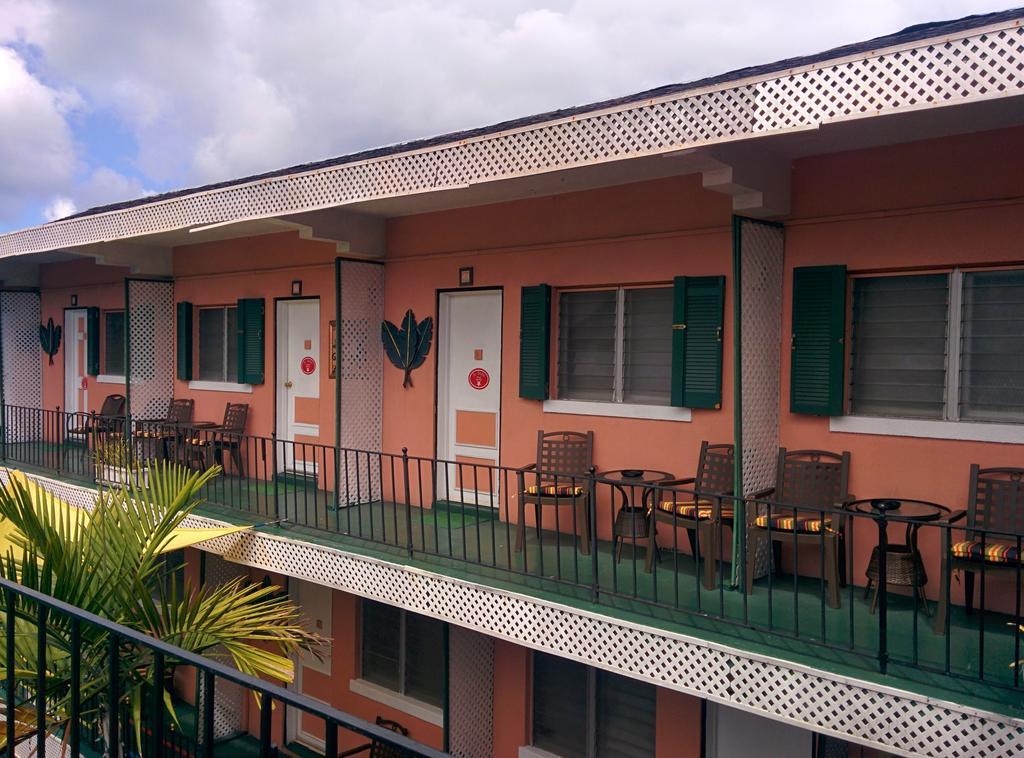 Towne Hotel Nassau Exterior photo